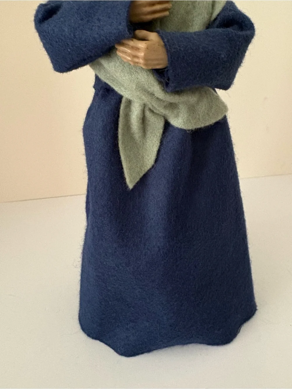 Vintage Byers Choice Lady Caroler Doll. Blue dress w/Green Shawl. 12” on stand.